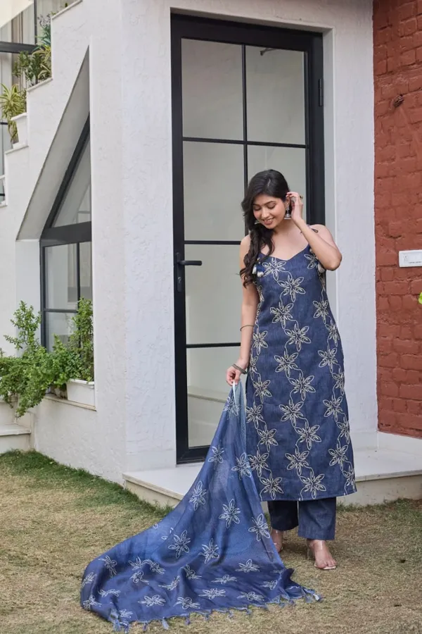 Blue_Cotton_Blend_Floral_Embroidered_Kurti_Set_With_Dupatta_For_Women