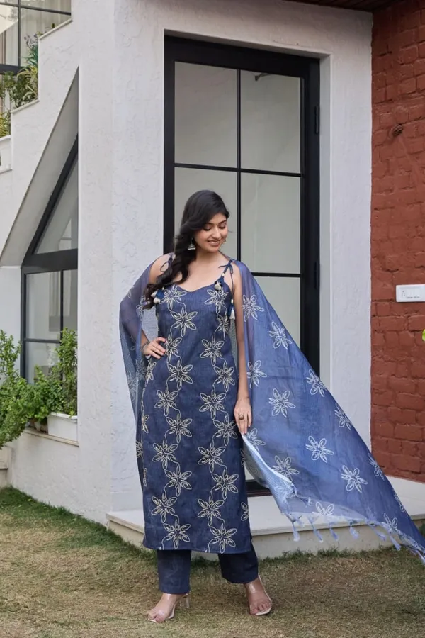 Blue_Cotton_Blend_Floral_Embroidered_Kurti_Set_With_Dupatta_For_Women