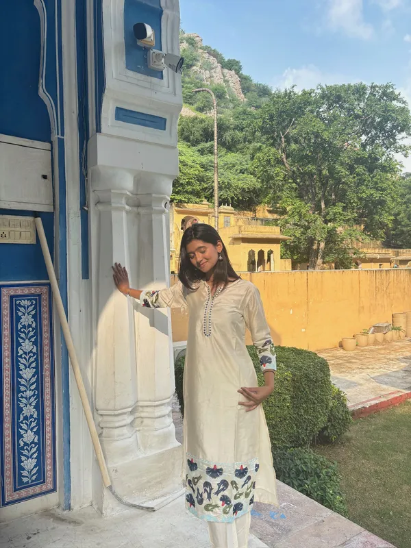 Off_White_Cotton_Blend_Floral_Embroidered_Kurta_Set_For_Women