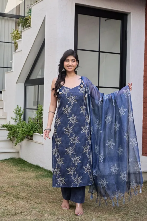 Blue_Cotton_Blend_Floral_Embroidered_Kurti_Set_With_Dupatta_For_Women