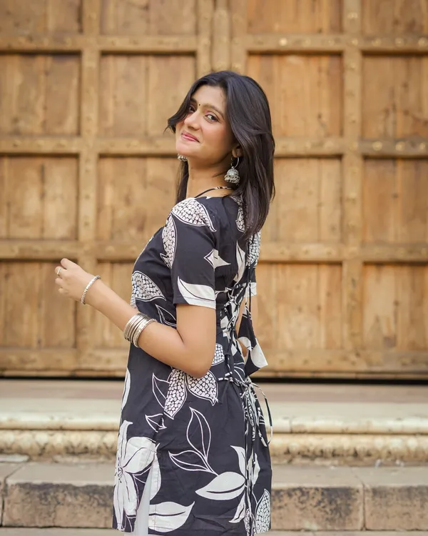 Muskan_|_Black_&_White_Digital_Print_Cotton_Short_Kurti