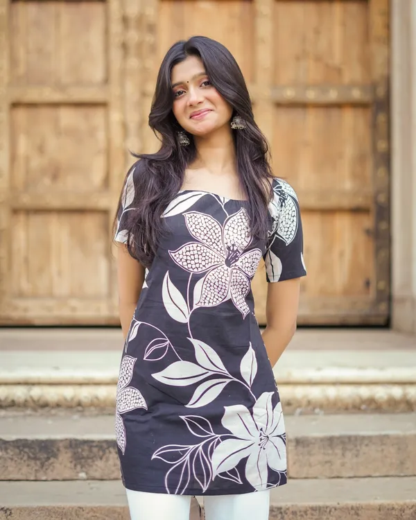 Muskan_|_Black_&_White_Digital_Print_Cotton_Short_Kurti