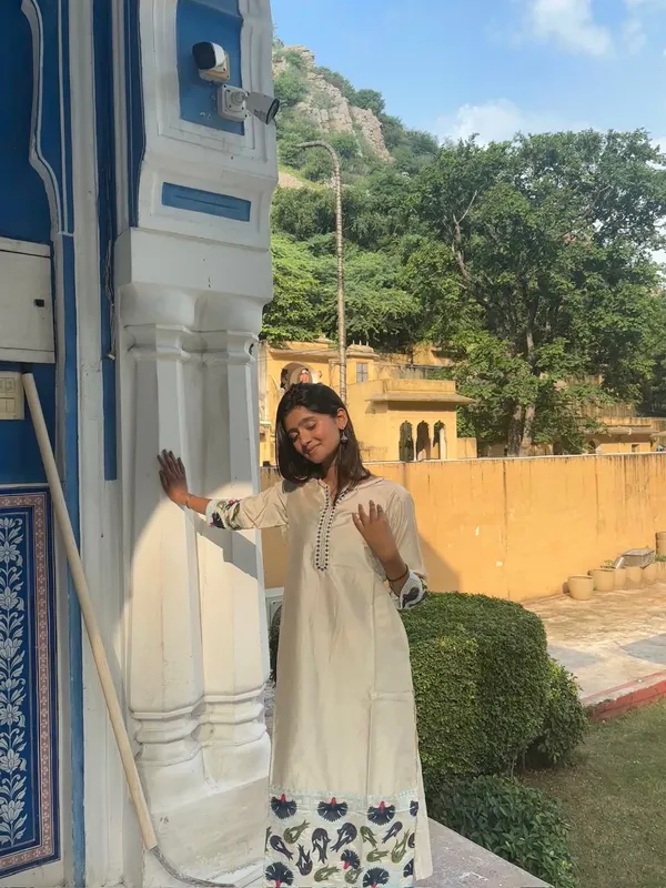 Off_White_Cotton_Blend_Floral_Embroidered_Kurta_Set_For_Women