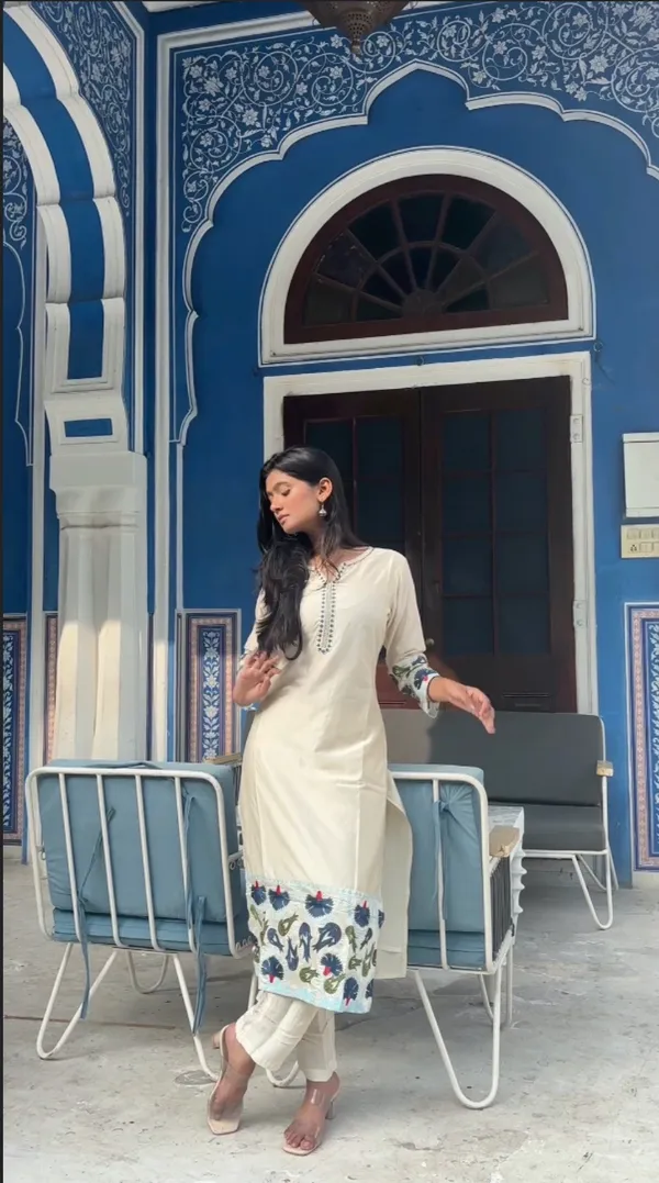 Off_White_Cotton_Blend_Floral_Embroidered_Kurta_Set_For_Women