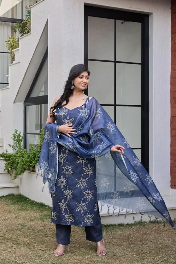 Blue_Cotton_Blend_Floral_Embroidered_Kurti_Set_With_Dupatta_For_Women