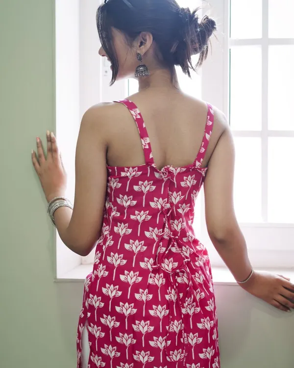 RUBY_LOTUS:_HAND-PRINTED_COTTON_SHORT_KURTI_WITH_OVERLAY_DETAIL