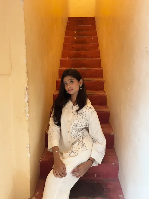 White_Cotton_Blend_Floral_Embroidered_Kurta_Set_For_Women
