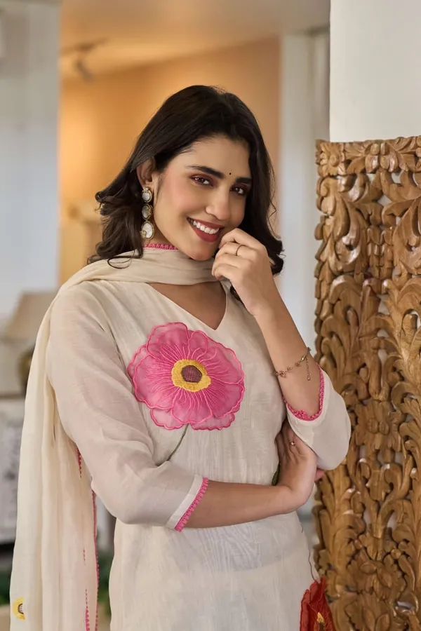 Off_White_Cotton_Blend_Floral_Embroidered_Kurta_Set_With_Dupatta_For_Women