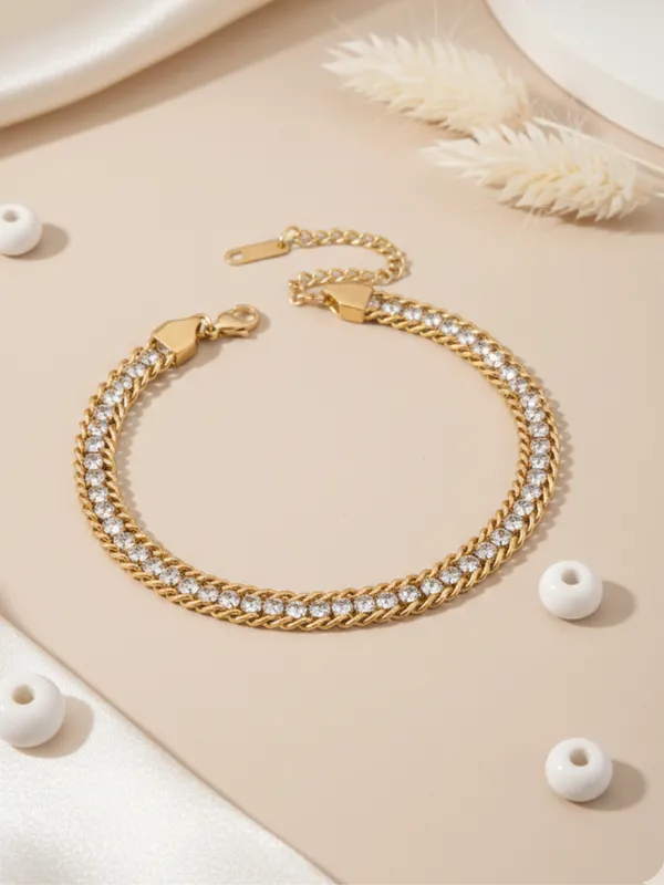 Golden_Stainless_Steel_Modern_Bracelet_For_Woman