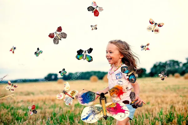 Elastic_Band_Powered_Magical_Flight_Wind_Up_Butterfly_Toy_For_Creative_Fun_And_Stress_Relief_For_8_Yrs_Up_Pack_Of_5_Multi_Kid