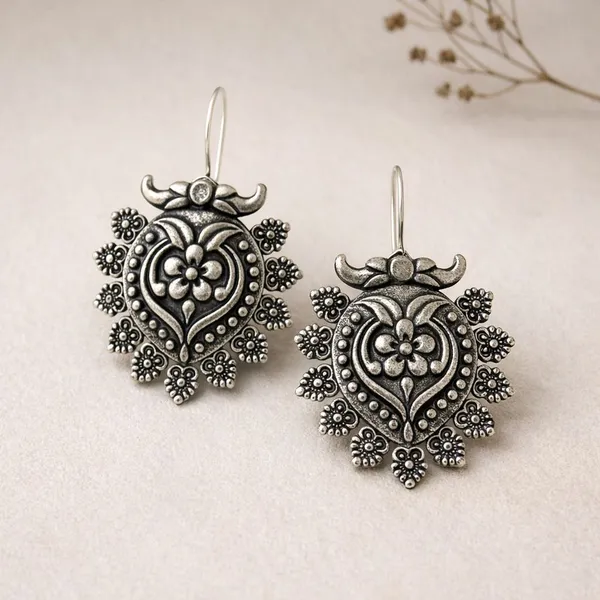 Silver_Oxidized_Brass_Ethnic_Drops_And_Danglers_For_Women