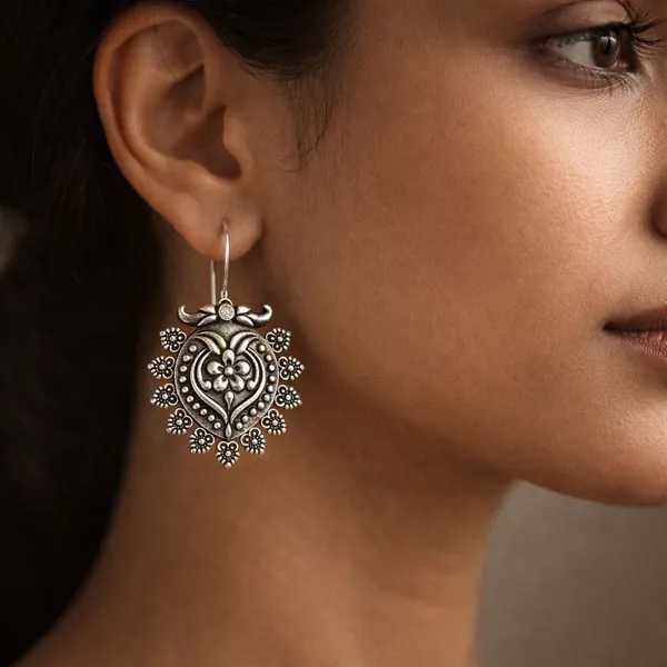 Silver_Oxidized_Brass_Ethnic_Drops_And_Danglers_For_Women