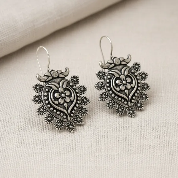 Silver_Oxidized_Brass_Ethnic_Drops_And_Danglers_For_Women