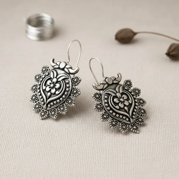 Silver_Oxidized_Brass_Ethnic_Drops_And_Danglers_For_Women