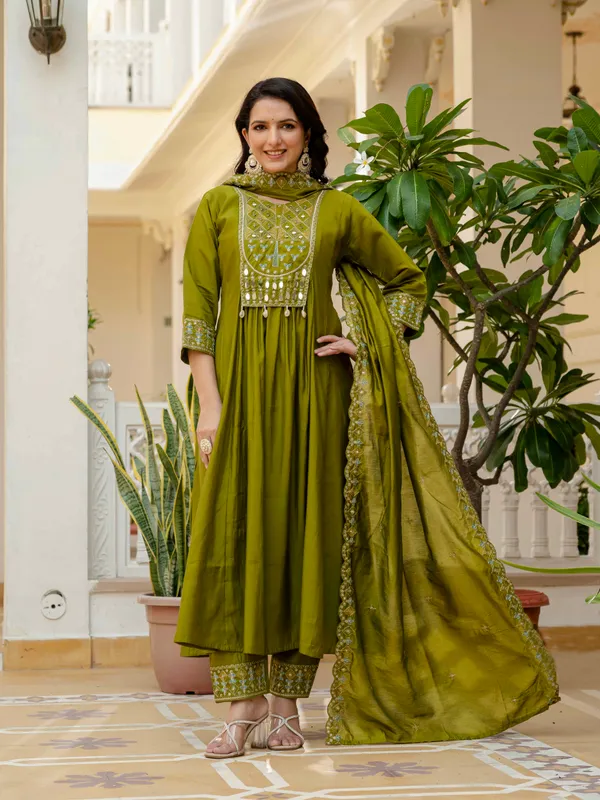 Mahendi_Green_Viscose_Mirror_Work_Kurta_Pant_Set_For_Women