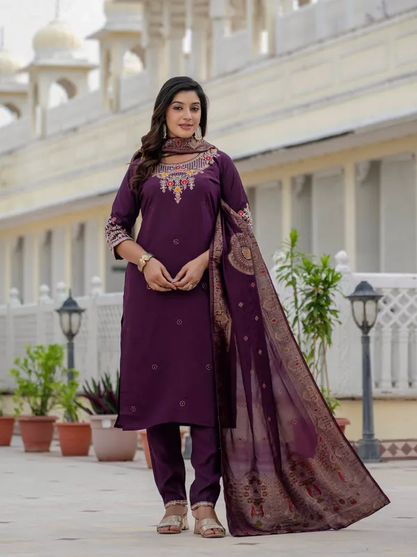 Purple_Romal_Silk_Sequins_Embroidered_Kurta_Pant_Set_For_Women
