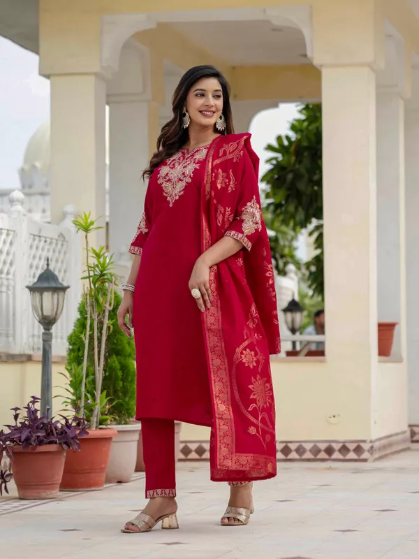 Red_Romal_Silk_Sequins_Embroidered_Kurta_Pant_Set_For_Women