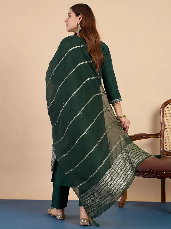 Green_Women's_Traditional_Embroidered_Kurta_Pant_Set_with_Silk_Dupatta_|_Women's_Ethnic_Wear
