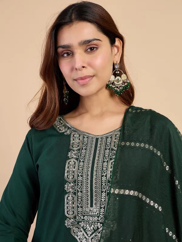 Green_Women's_Traditional_Embroidered_Kurta_Pant_Set_with_Silk_Dupatta_|_Women's_Ethnic_Wear