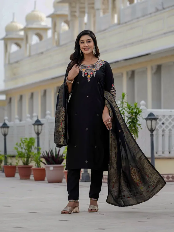 Black_Romal_Silk_Sequins_Embroidered_Kurta_Pant_Set_For_Women