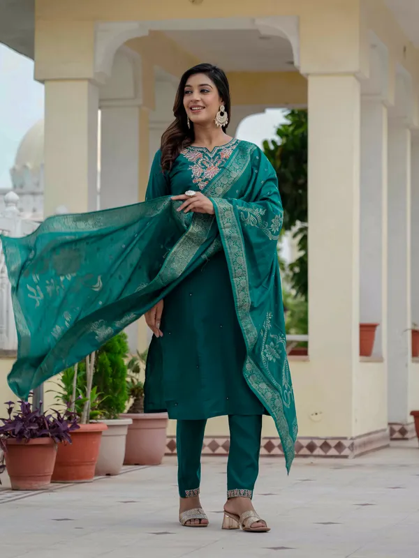 Rama_Green_Romal_Silk_Sequins_Embroidered_Kurta_Pant_Set_For_Women