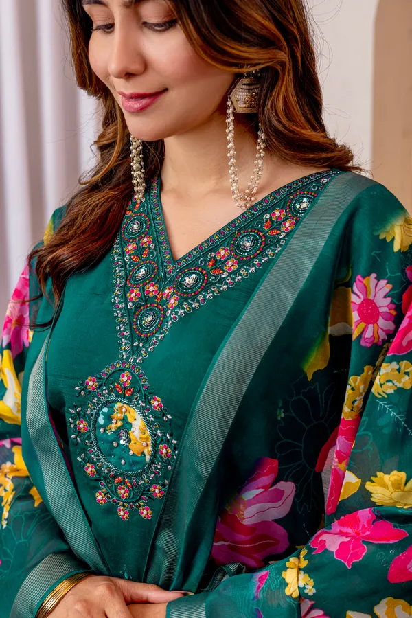 Green_Viscose_Embroidered_Kurta_Pant_Set_For_Women