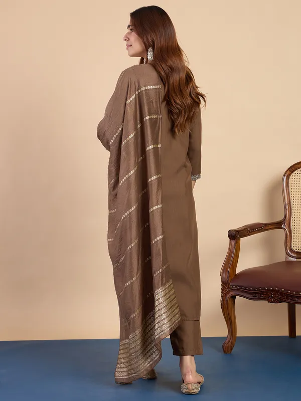 Brown_Elegant_Embroidered_Kurta_Pant_Set_with_Silk_Dupatta_|_Women's_Ethnic_Wear
