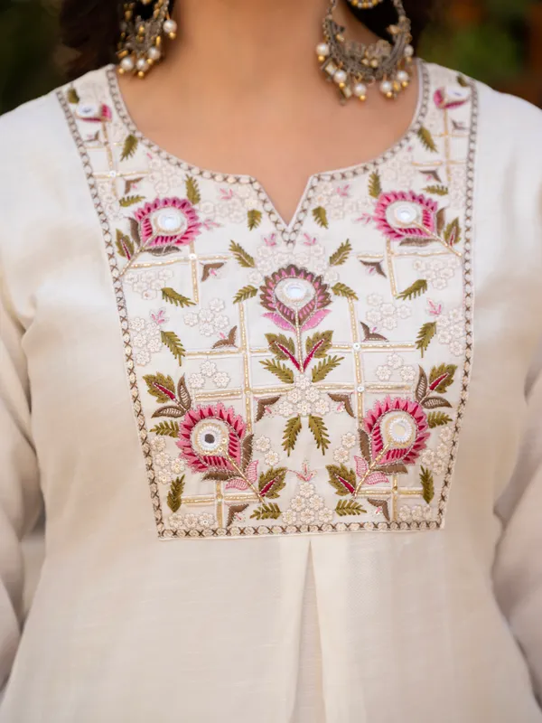 White_Viscose_Embroidered_Kurta_Pant_Set_For_Women