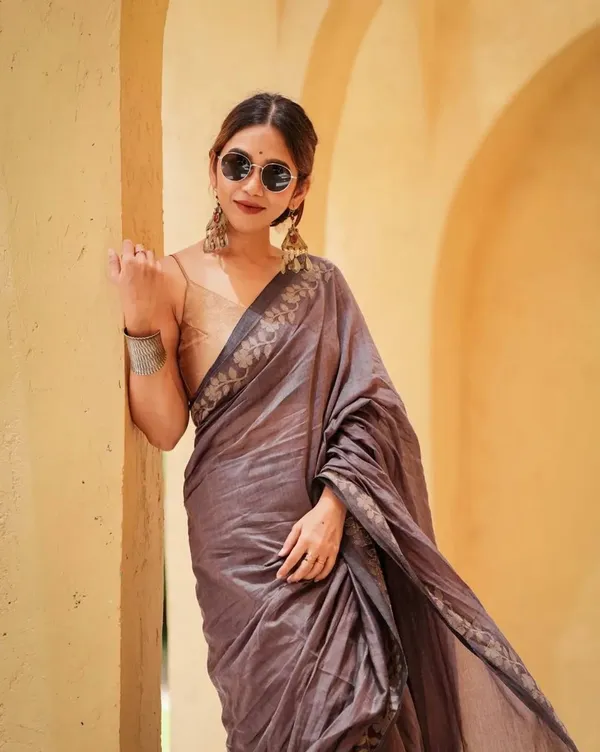 Elegant_Linen_Cotton_Digital_Printed_Saree_with_Satin_Banglory_Blouse_&_Tassel_Detailing
