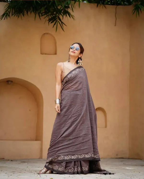 Elegant_Linen_Cotton_Digital_Printed_Saree_with_Satin_Banglory_Blouse_&_Tassel_Detailing