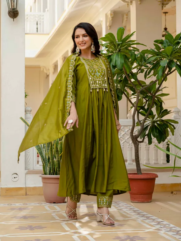 Mahendi_Green_Viscose_Mirror_Work_Kurta_Pant_Set_For_Women