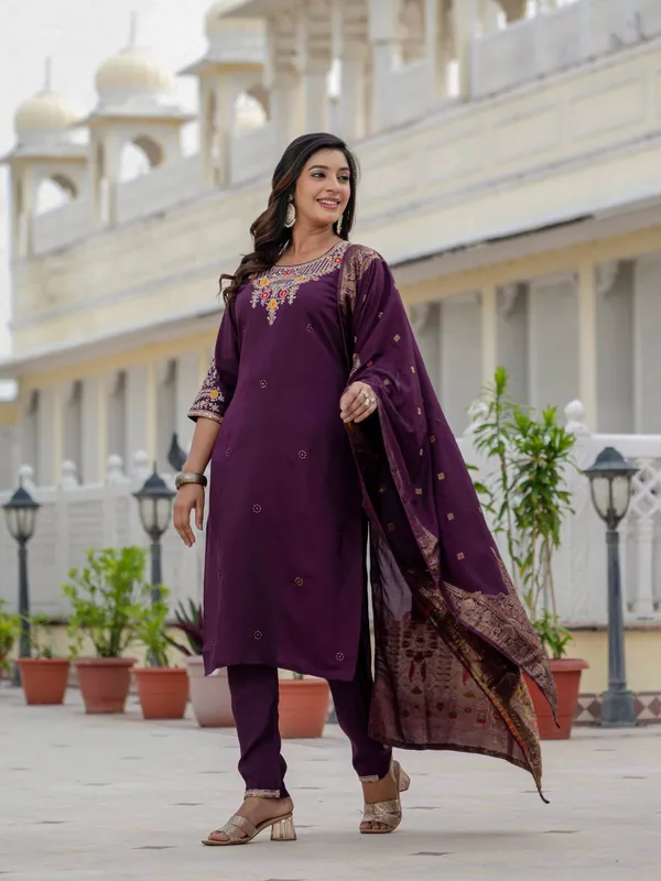 Purple_Romal_Silk_Sequins_Embroidered_Kurta_Pant_Set_For_Women