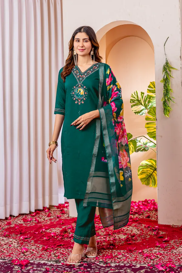 Green_Viscose_Embroidered_Kurta_Pant_Set_For_Women