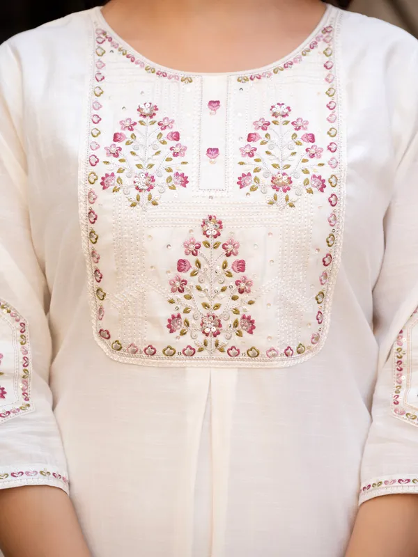 White_Viscose_Embroidered_Kurta_Pant_Set_For_Women