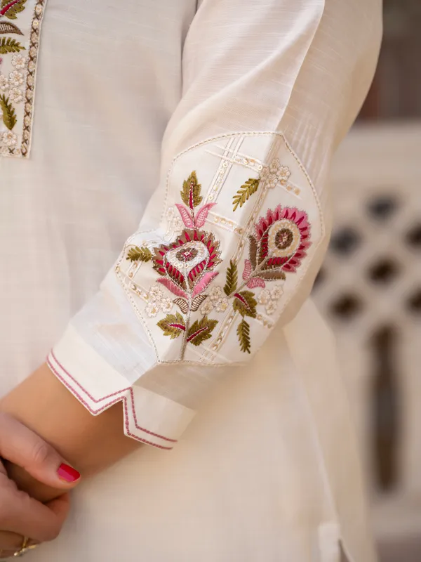 White_Viscose_Embroidered_Kurta_Pant_Set_For_Women