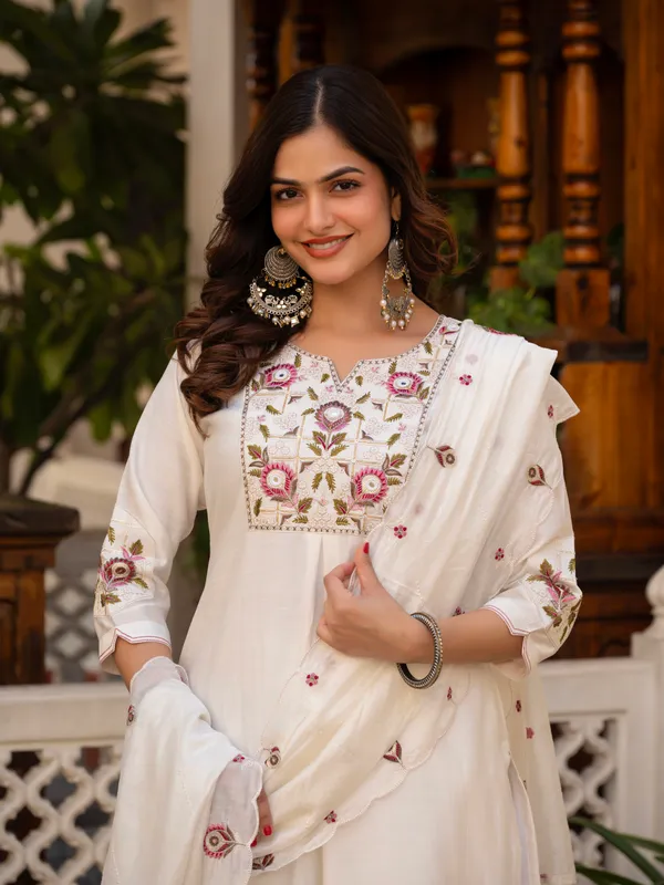 White_Viscose_Embroidered_Kurta_Pant_Set_For_Women