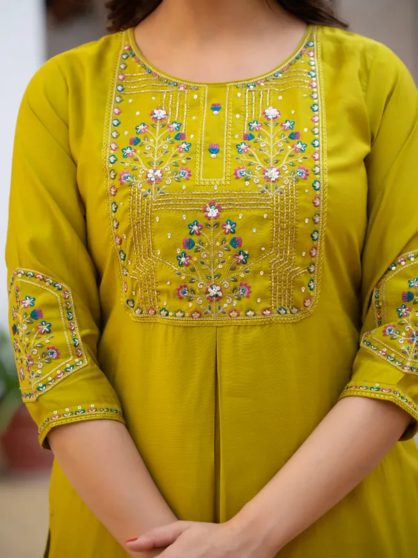 Mustard_Yellow_Viscose_Embroidered_Kurta_Pant_Set_For_Women