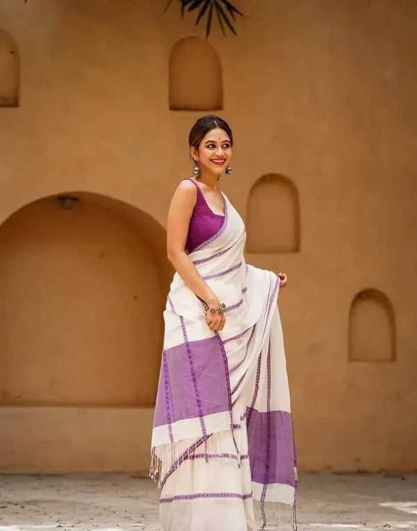 Premium_Linen_Cotton_Digital_Printed_Saree_with_Satin_Banglory_Blouse_&_Tassel_Detailing