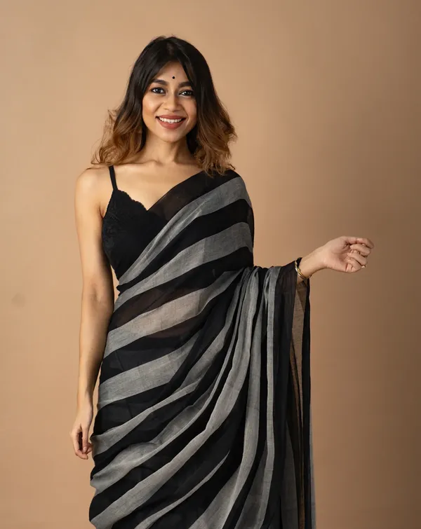 Premium_Linen_Cotton_Digital_Printed_Saree_with_Satin_Banglory_Blouse_&_Tassel_Detailing