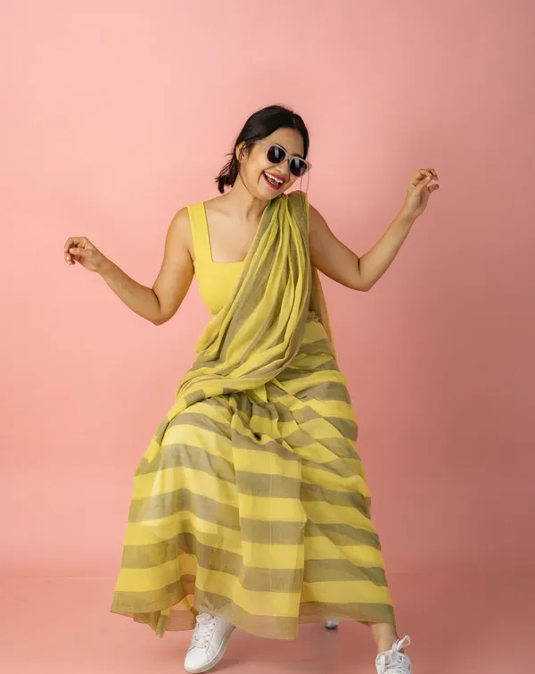 Premium_Linen_Cotton_Digital_Printed_Saree_with_Satin_Banglory_Blouse_&_Tassel_Detailing