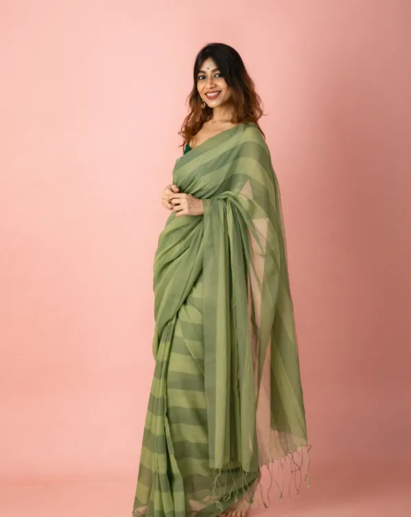 Premium_Linen_Cotton_Digital_Printed_Saree_with_Satin_Banglory_Blouse_&_Tassel_Detailing