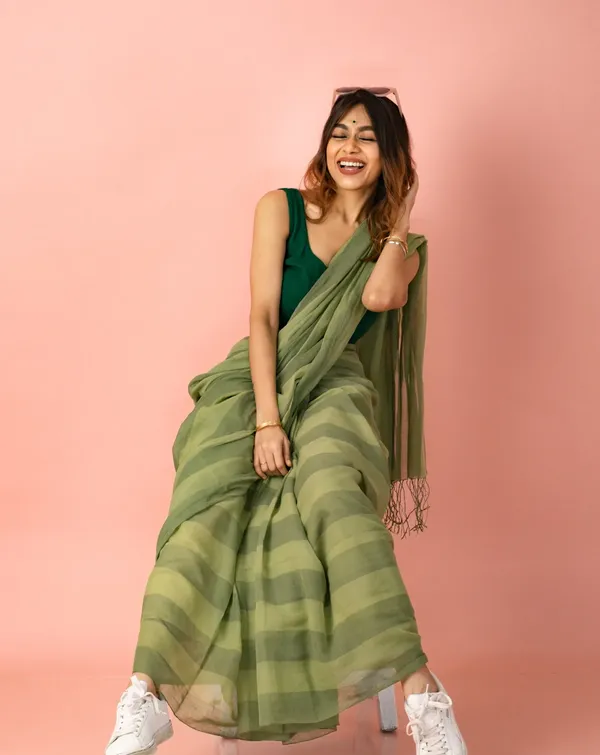 Premium_Linen_Cotton_Digital_Printed_Saree_with_Satin_Banglory_Blouse_&_Tassel_Detailing