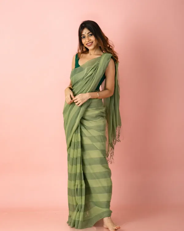 Premium_Linen_Cotton_Digital_Printed_Saree_with_Satin_Banglory_Blouse_&_Tassel_Detailing