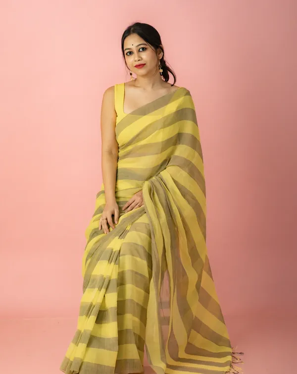 Premium_Linen_Cotton_Digital_Printed_Saree_with_Satin_Banglory_Blouse_&_Tassel_Detailing