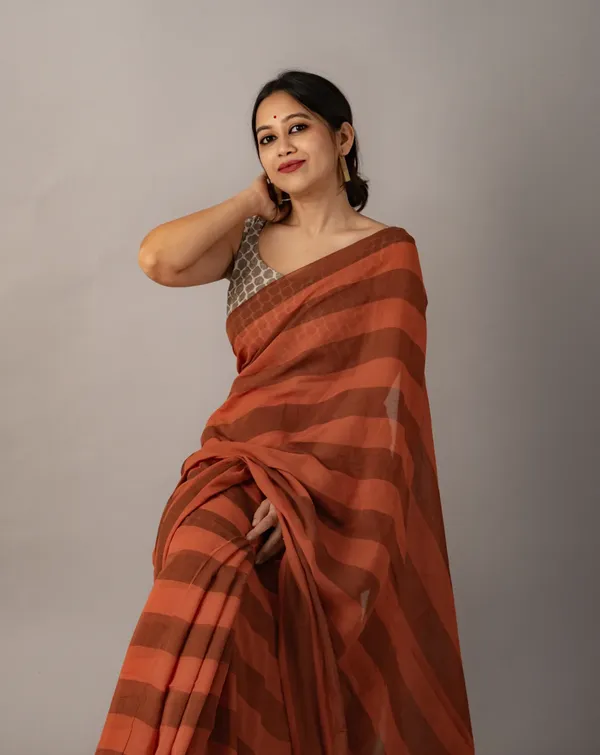 Premium_Linen_Cotton_Digital_Printed_Saree_with_Satin_Banglory_Blouse_&_Tassel_Detailing