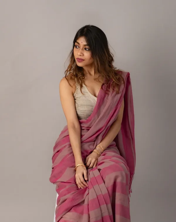 Premium_Linen_Cotton_Digital_Printed_Saree_with_Satin_Banglory_Blouse_&_Tassel_Detailing