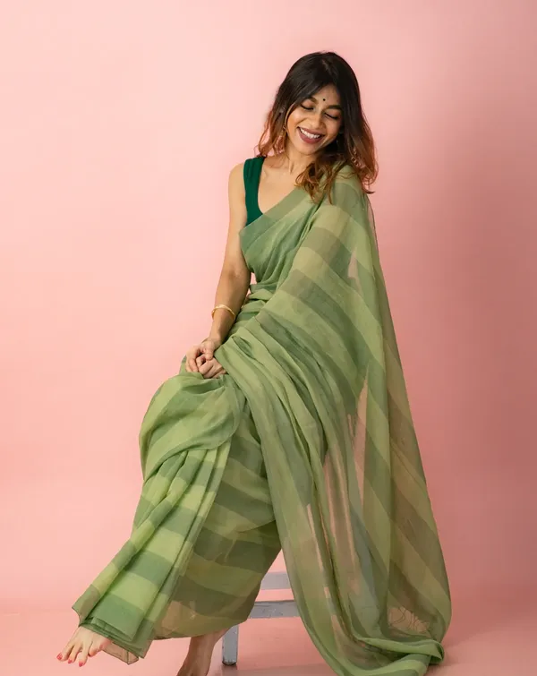 Premium_Linen_Cotton_Digital_Printed_Saree_with_Satin_Banglory_Blouse_&_Tassel_Detailing
