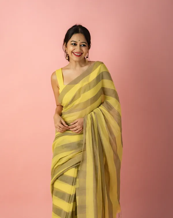 Premium_Linen_Cotton_Digital_Printed_Saree_with_Satin_Banglory_Blouse_&_Tassel_Detailing