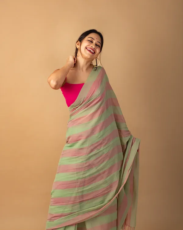 Premium_Linen_Cotton_Digital_Printed_Saree_with_Satin_Banglory_Blouse_&_Tassel_Detailing