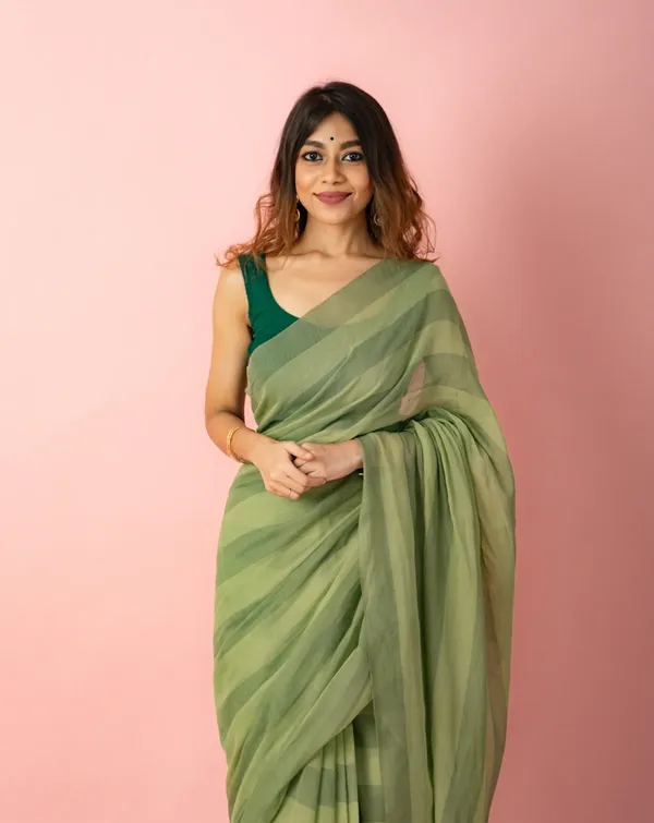 Premium_Linen_Cotton_Digital_Printed_Saree_with_Satin_Banglory_Blouse_&_Tassel_Detailing